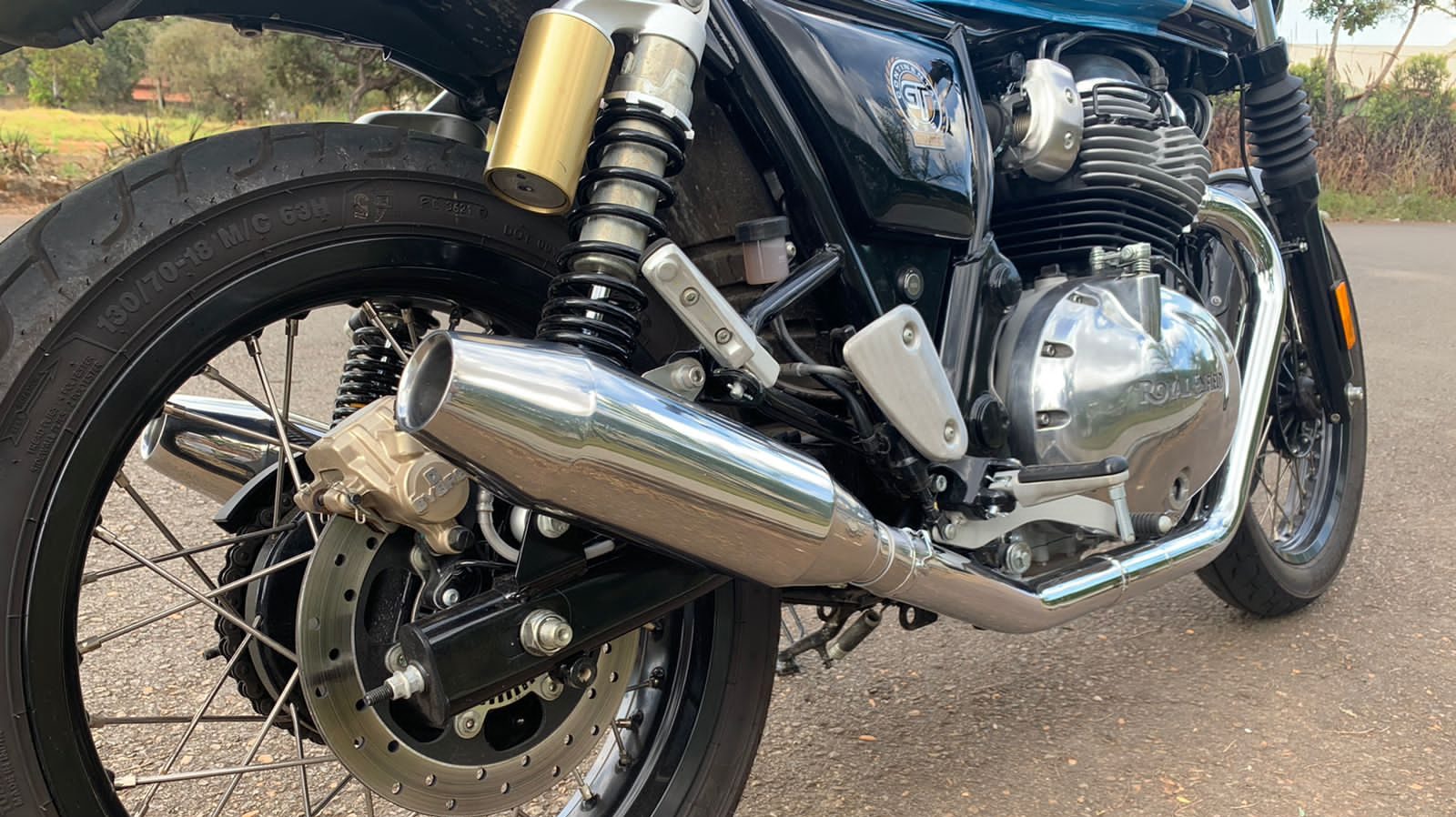 Capa do vídeo  Escapamento HR Sports Inox Royal Enfield Continental GT 2020 a 2025